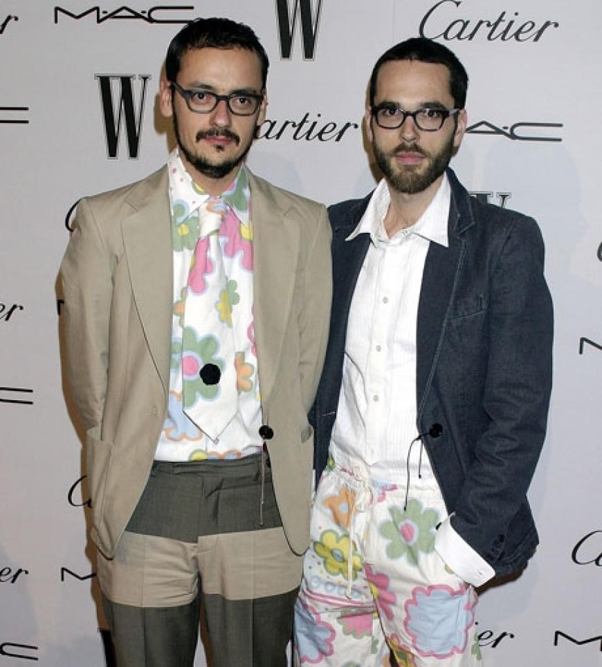 Das Designer-Duo Viktor & Rolf kennt man eigentlich nur mit ihren markanten Brillen