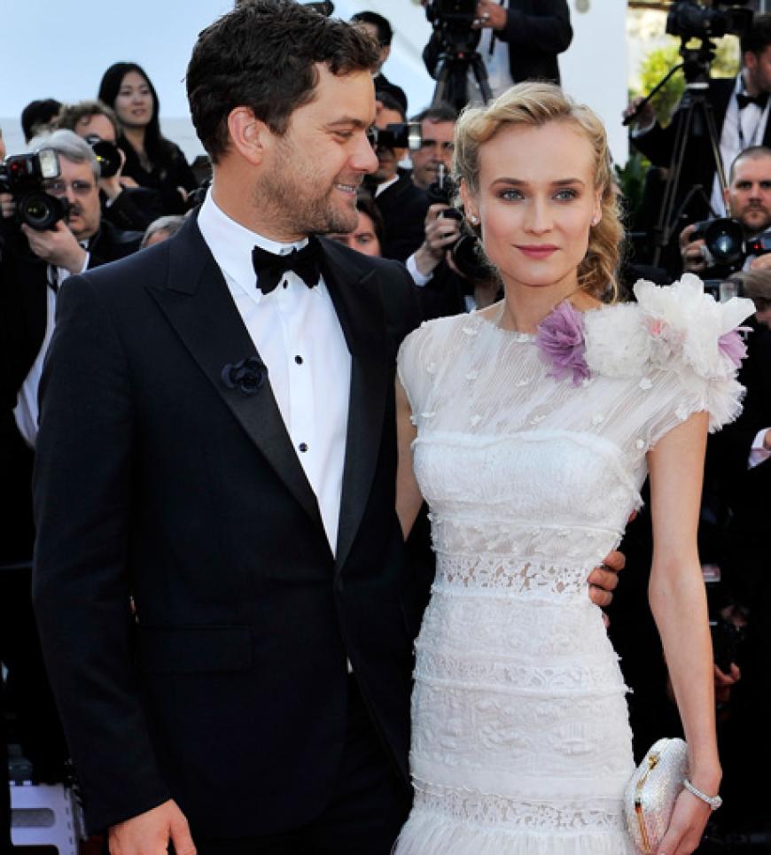 Wenn man den Gerüchten glauben mag, läuten bei diesen beiden bald die Hochzeitsglocken. Bei den Filmfestspielen in Cannes lief das Paar schon mal Probe in einer Traumrobe von Nina Ricci