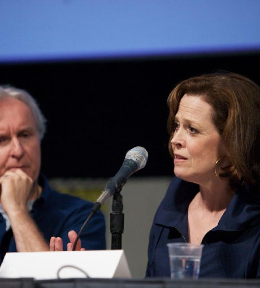 Auch Sigourney Weaver stellt sich der Podiumsdiskussion