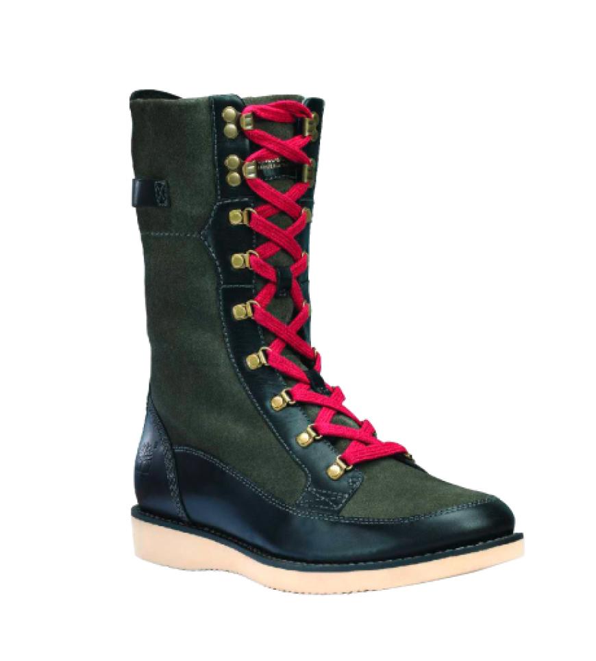 Ob mit flauschigem Pelzbesatz oder inspiriert von robusten Trekking-Boots mit Schnür-Details. Schnürboots von Timberland, ca. 170 Euro