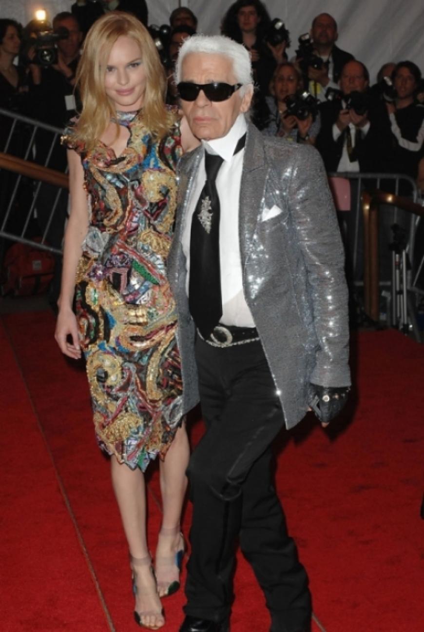 Kate Bosworth und Karl Lagerfeld (beide natürlich in Chanel)