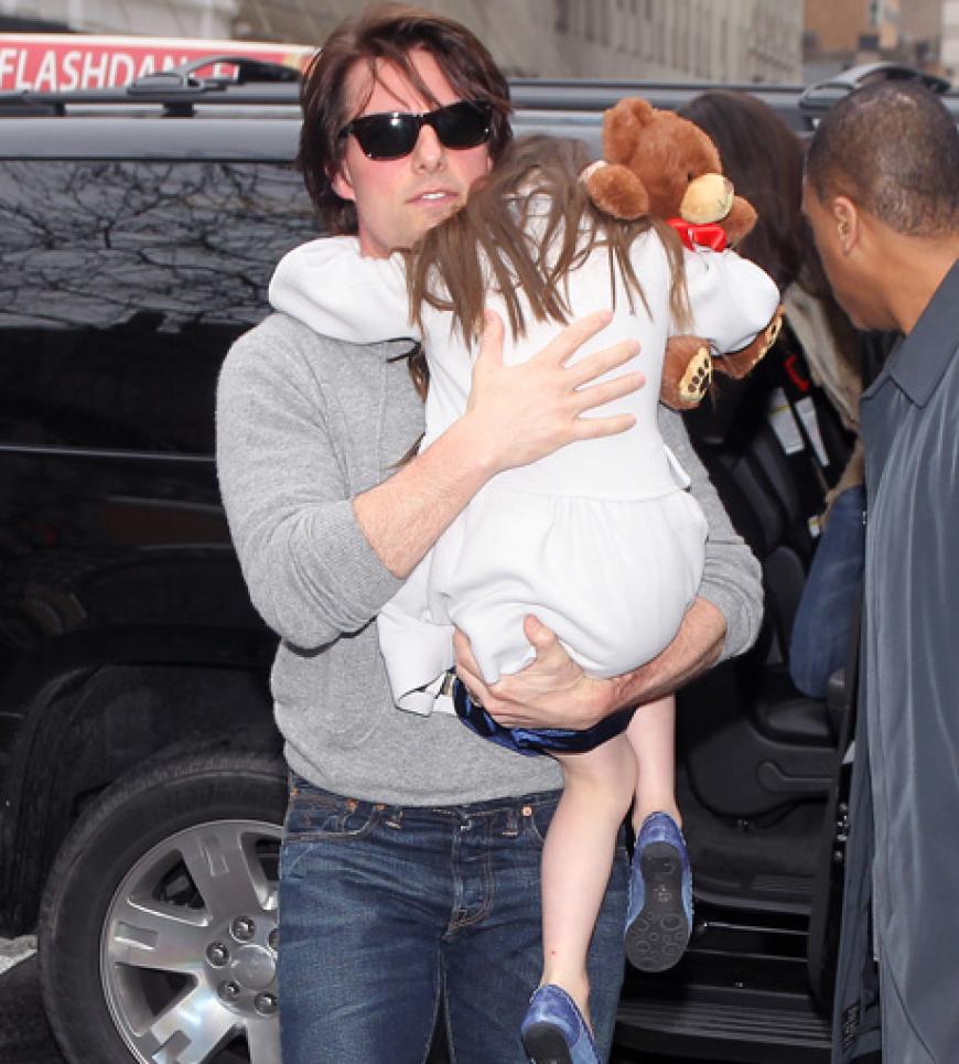 Tom Cruise fordert das alleinige Sorgerecht - wie er es schon bei seinen Adoptivkindern Isabella und Connor, aus der elfjährigen Ehe mit Nicole Kidman, gefordert hat