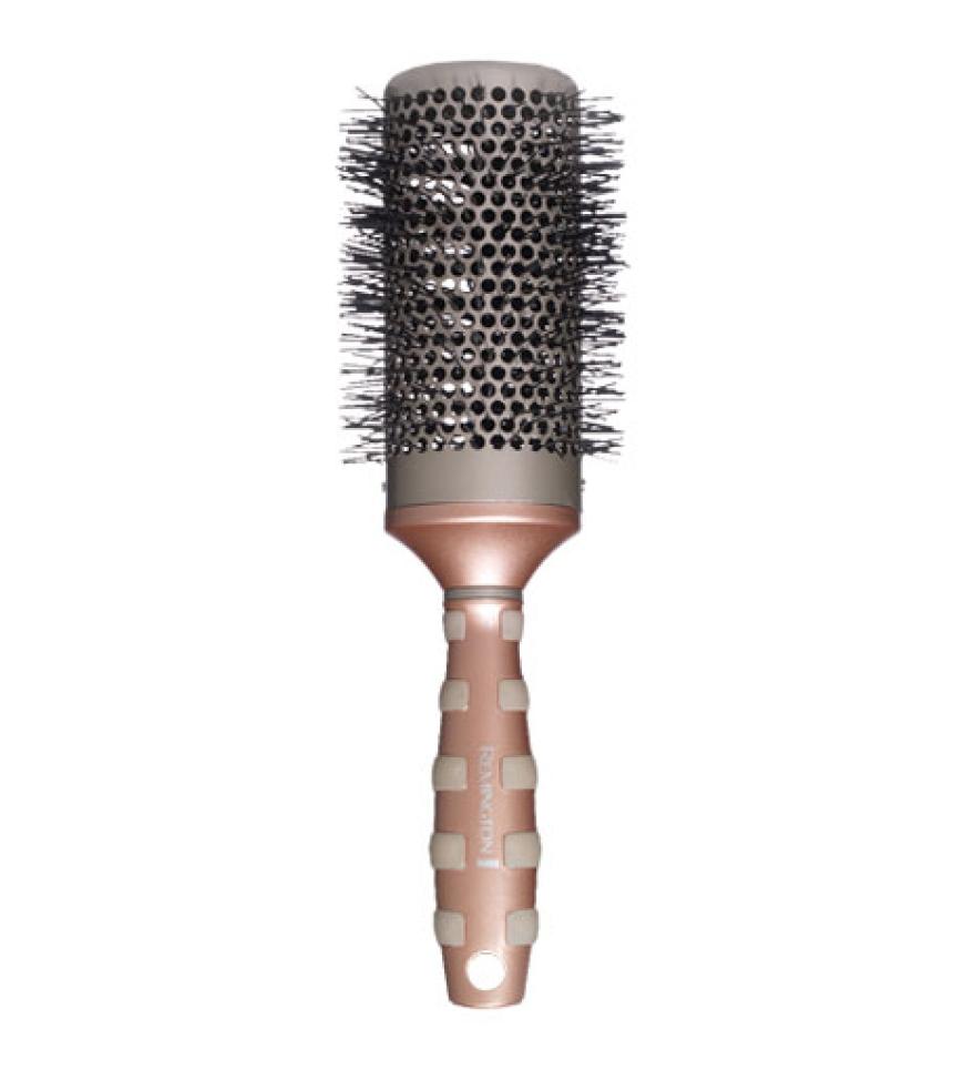 Diese Rundbürste zaubert im Handumdrehen Volumen und weiche Locken und ist mit Keratin-Proteinen angereichert. Das verleiht den Haaren einen tollen Glanz.