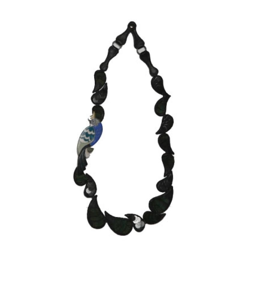 Diese Accessoires machen den Marlene-Look perfekt: Ethno-Kette von Pailetten von Hoss Intropia, ca. 100 Euro
