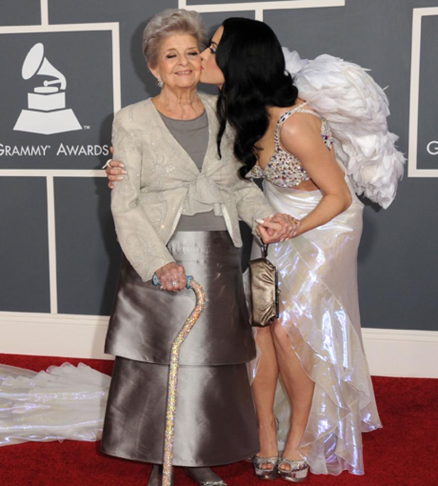 Süß! Katy Perry brachte ihre 90-jährige Großmutter mit zur Verleihung