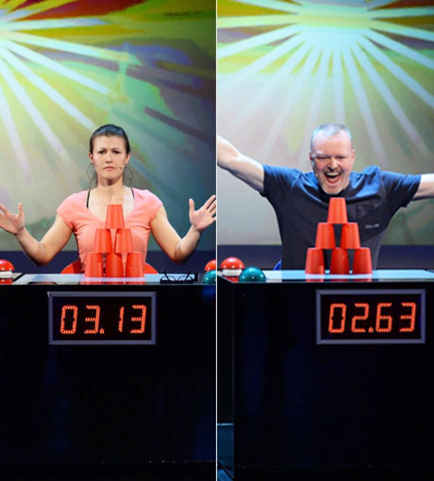 Der Moment der Erlösung: Raab kann sich nach 13 Spielen beim Speed Stacking den Sieg sichern Der Moment der Erlösung: Raab kann sich nach 13 Spielen beim Speed Stacking den Sieg sichern