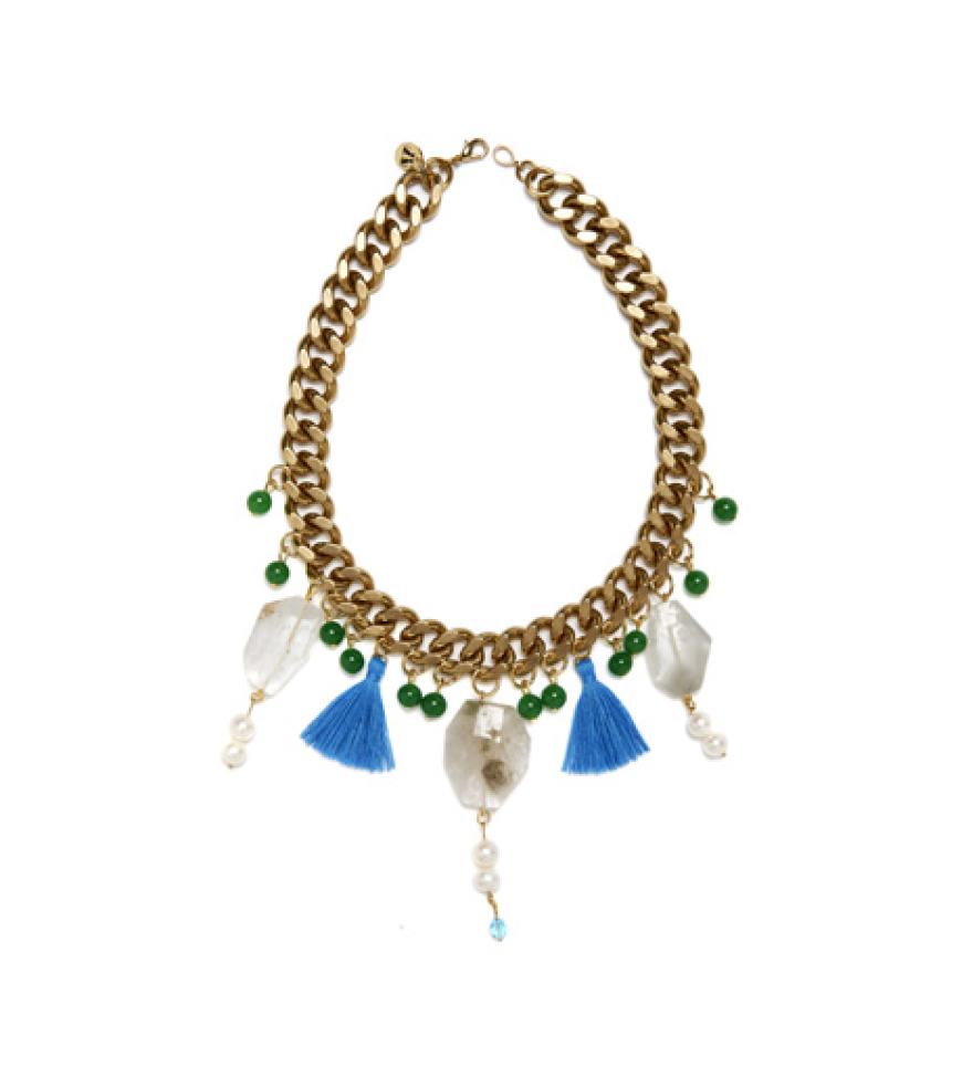Ein schlichtes Outfit braucht DIESE Kette! Panzerkette mit Perlen, Quasten und Schmucksteinen über lechatvivi-berlin.com, ca. 290 Euro