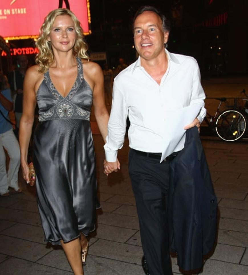 Schon wieder ein neuer Mann an ihrer Seite? Veronica Ferres kam Hand in Hand mit Produzent Nico Hoffmann. Aber keine Angst. Die beiden sind wirklich nur gute Freunde. Hoffman hat übrigens den