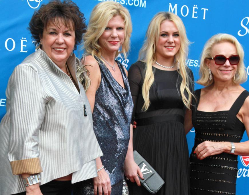 Debbie Phelps mit ihren Töchtern Hilary und Whitney. Ihr prominenter Sohn, Schwimm-Superstar Michael Phelps, war leider nicht mit in New York