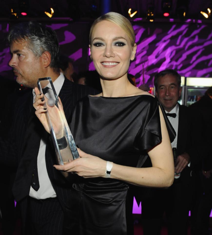 Der deutsche Fernsehpreis 2012 wurde verliehen und zahlreiche Promis feierten und wurden gefeiert. Wie Comedian Martina Hill, die in der Kategorie