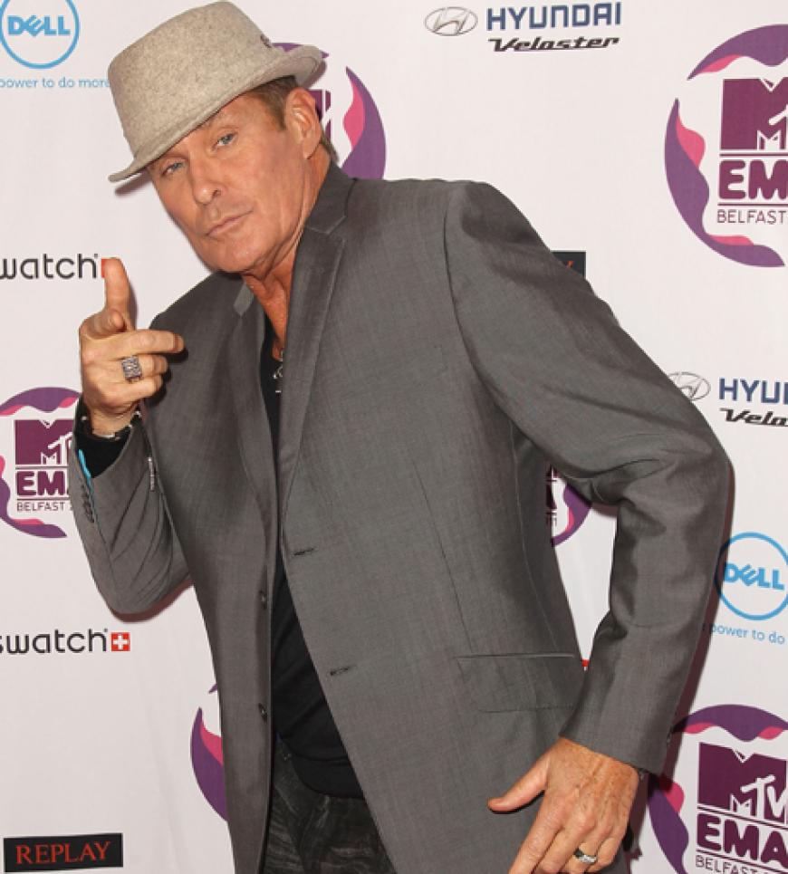 David Hasselhoff versucht sich mit seinen Auftritten und Shows zurück ins Rampenlicht zu katapultieren. Eine gute Strategie: Immer schön für die Fotografen herumblödeln