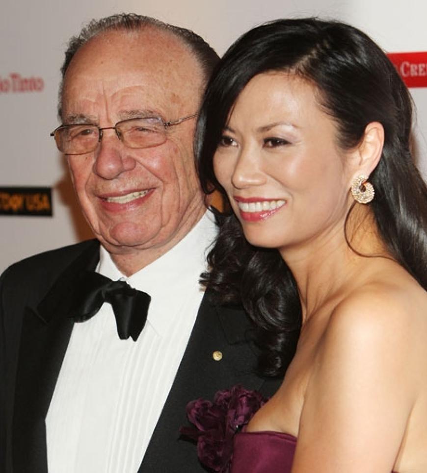 Medienmogul Rupert Murdoch lässt sich die Liebe einiges kosten: Er zahlte seiner Ex-Frau angeblich rund eine Milliarde Euro. Murdoch fand allerdings schnell in den knackigen Armen seiner Angestellten Wendi Deng (rechts) Trost