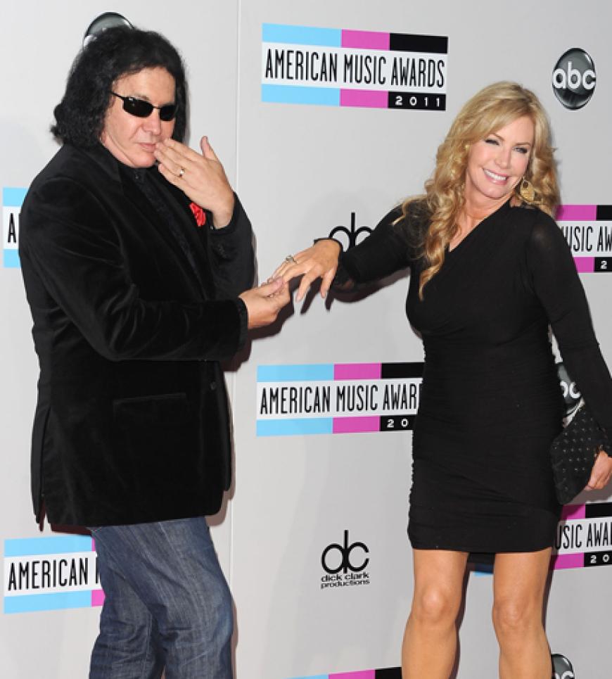 Verteilte Handküsse: Gene Simmons mit Shannon Tweed