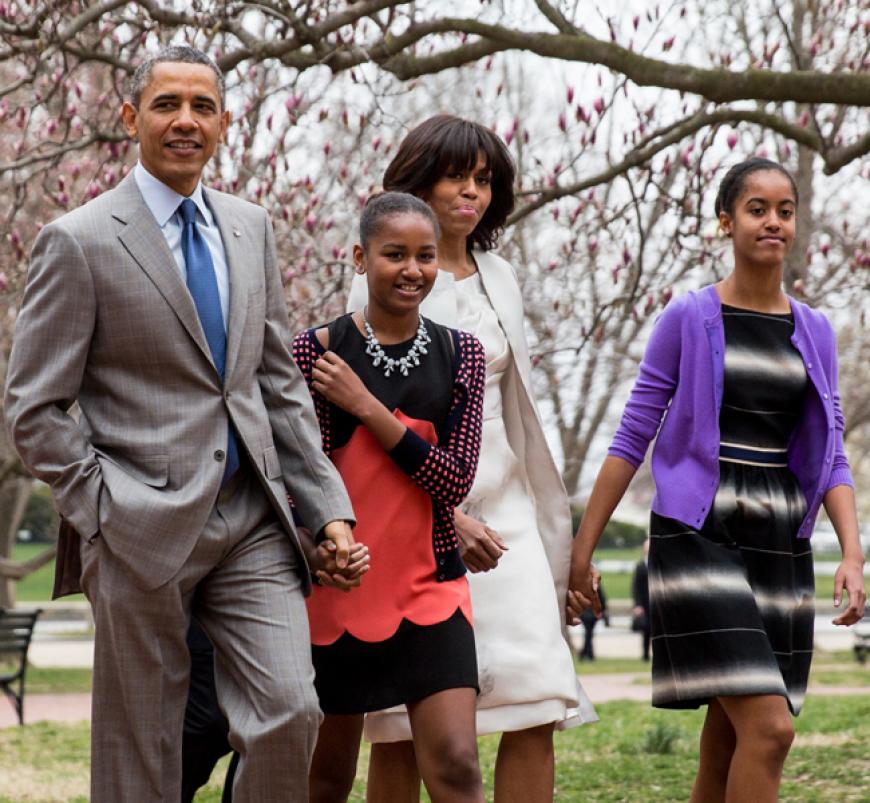 Inzwischen ist Barack Obama US-Präsident, seine beiden Töchter und Michelle gehören zur mächtigsten Familie der Welt