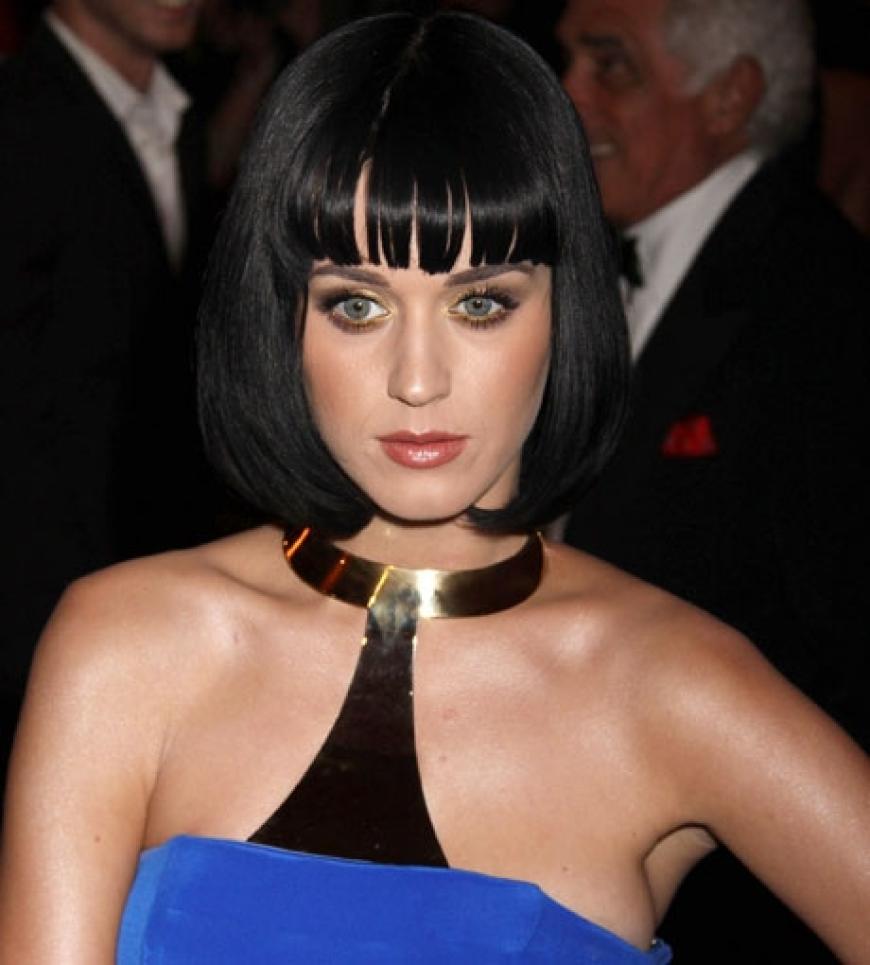 Kontrastreich: Katy Perry trug die Trendfarben Schwarz und Blau