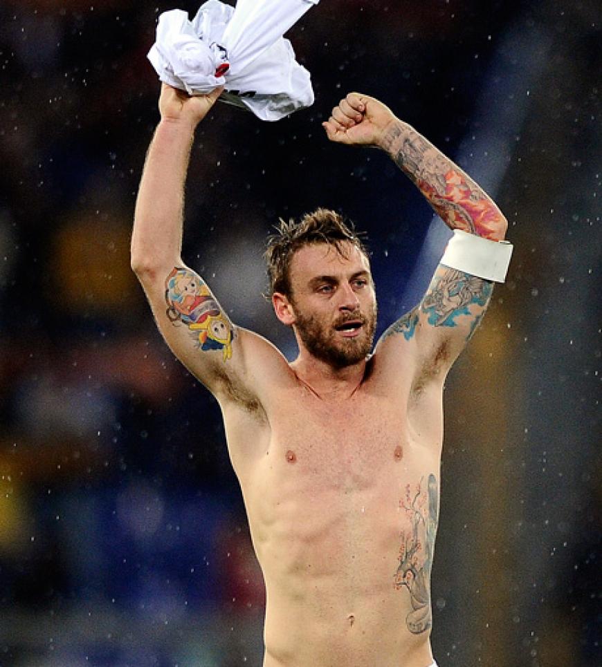 Es ziert den rechten Ellenbogen Die Tattoos der Fußballer OK