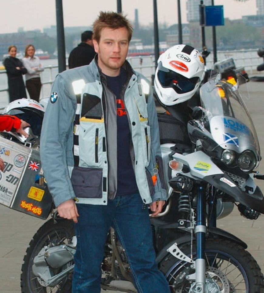 Der Bart ist ab, aber das Motorrad bleibt: Ewan McGregor