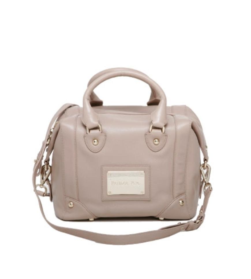 Eher cool als romantisch: Bowling-Bag mit Schultergurt von Patrizia Pepe, ca. 370 Euro