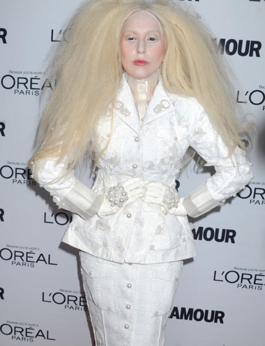 2013 feierte Lady Gaga ihr musikalisches Comback. Optisch gab es bei der Sängerin ebenfalls deutlichen Veränderungen. Sie trägt nun XXL-Mähne und verzichtet auf Make-Up