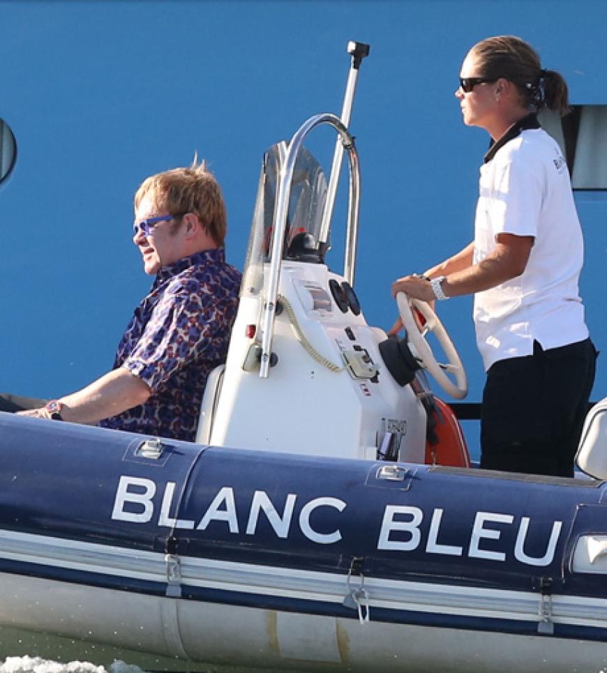 Dann gehts mit dem Schlauchboot aufs Meer - natürlich mit eigenem Kapitän. So lässt es sich gut gehen!