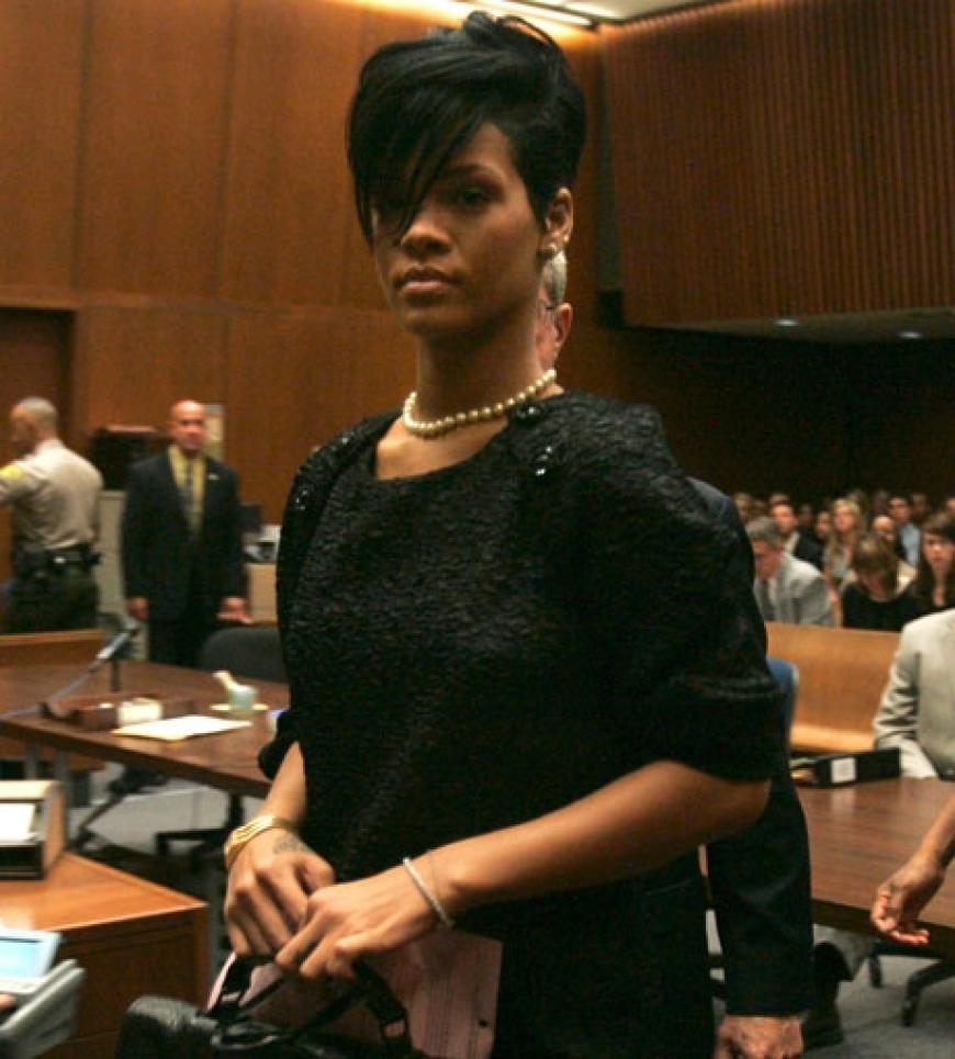 Im August traf sich das ehemalige Paar vor Gericht wieder. Rihanna sagte gegen Chris Brown aus