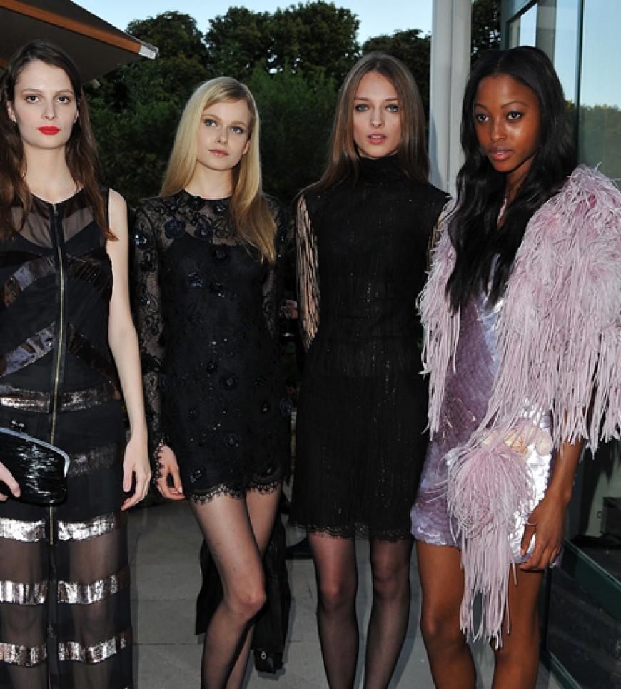 Hübsche Models auf der amfAR-Gala in Paris