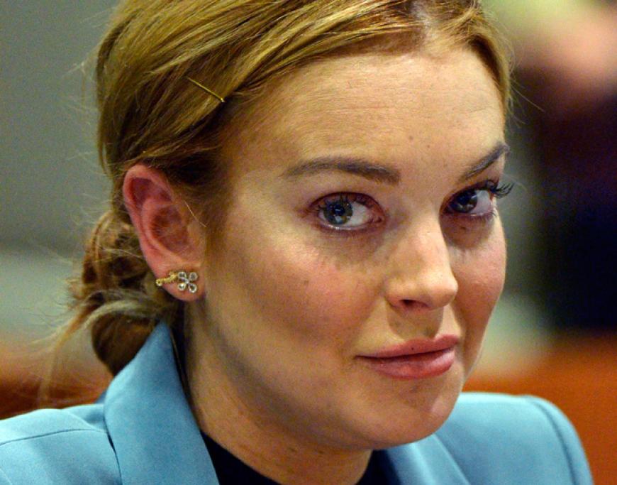 Lindsay Lohan sehen wir häufiger vor Gericht. 2010 war sie allerdings selbst Klägerin. Der Grund: der Finanzdienstleister