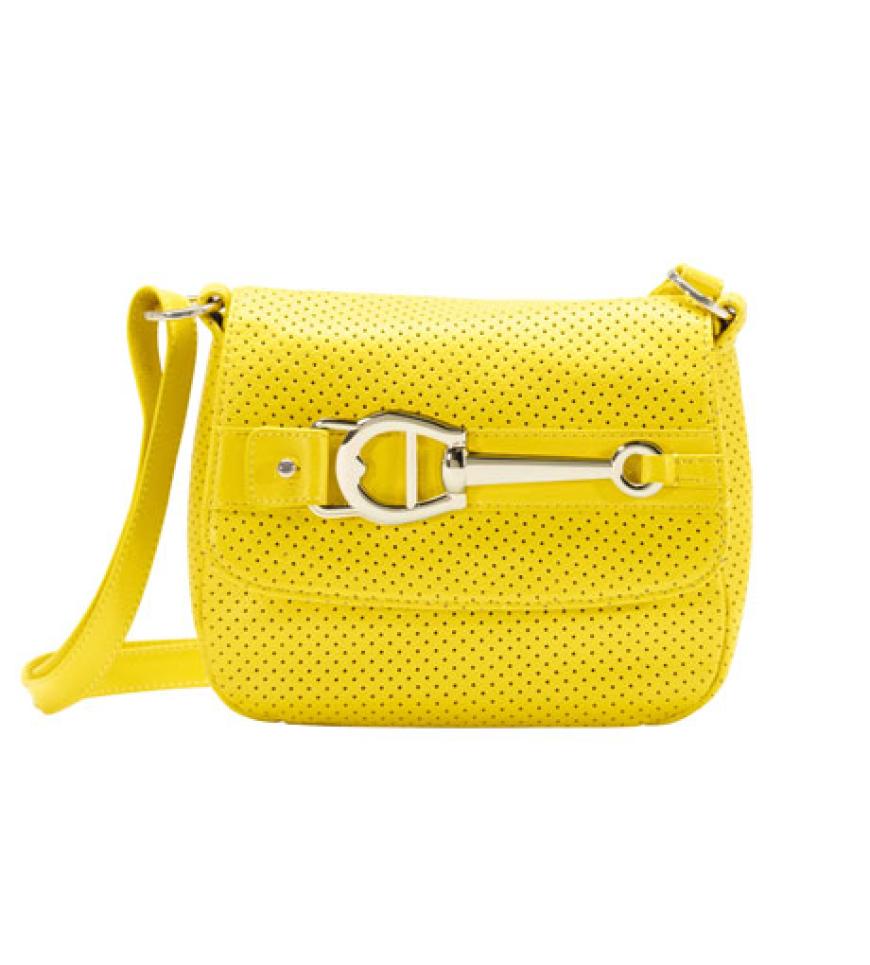 Klein aber ohooo! Statt XXL-Shopper mögen wir es diese Saison eher klein und praktisch. Und am liebsten in sonnengelb! Mini-Bag von Aigner, ab 399 Euro