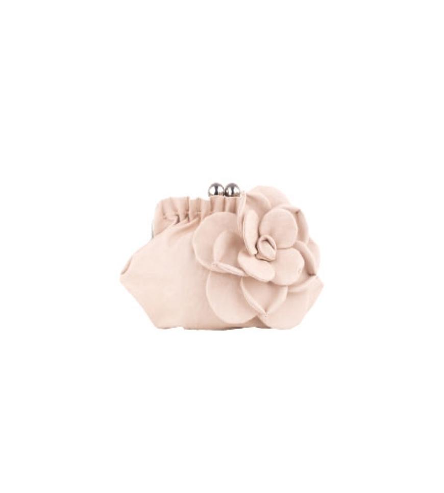 In voller Blüte: Clutch mit Rosen-Dekoration von ´Fiorelli, ca. 50 Euro