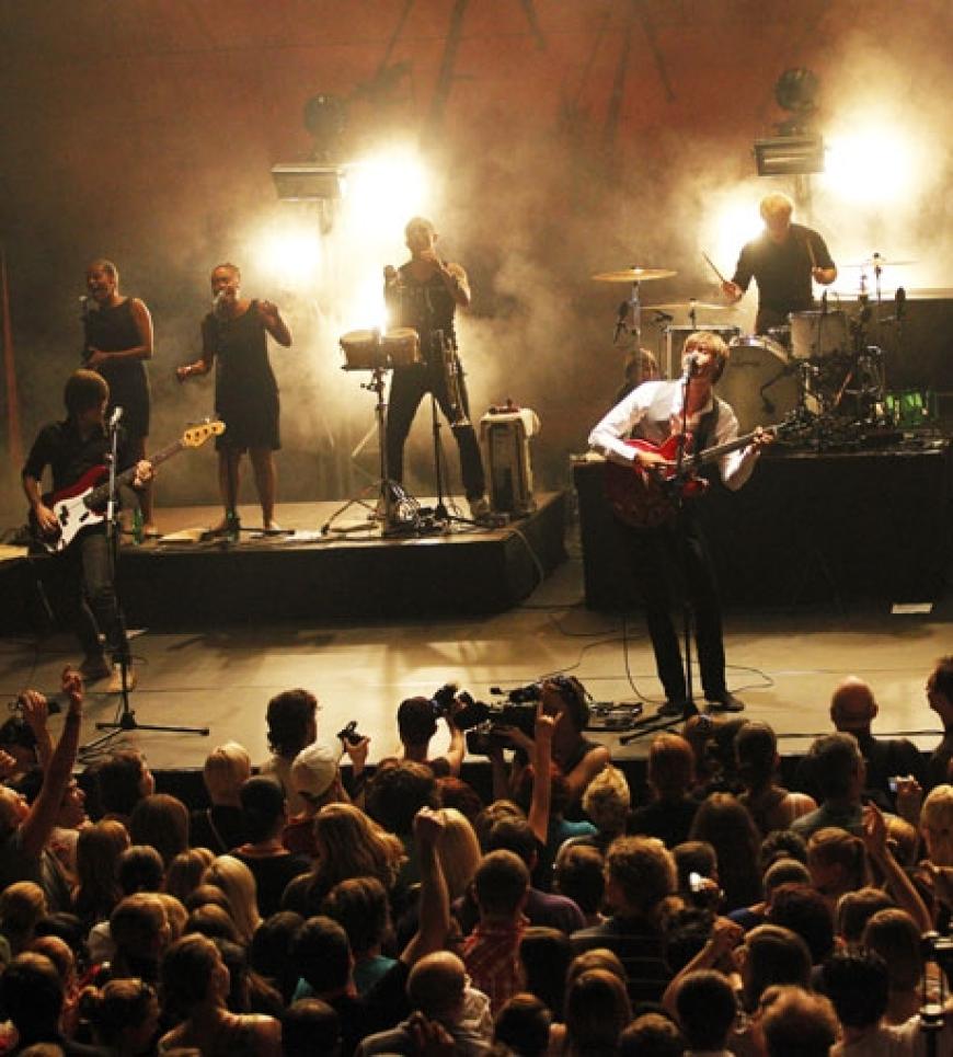 Bei der Eröffnungparty der Modemesse Bread & Butter (am 30.6.) heizten die Jungs von Mando Diao dem Publikum ordentlich ein