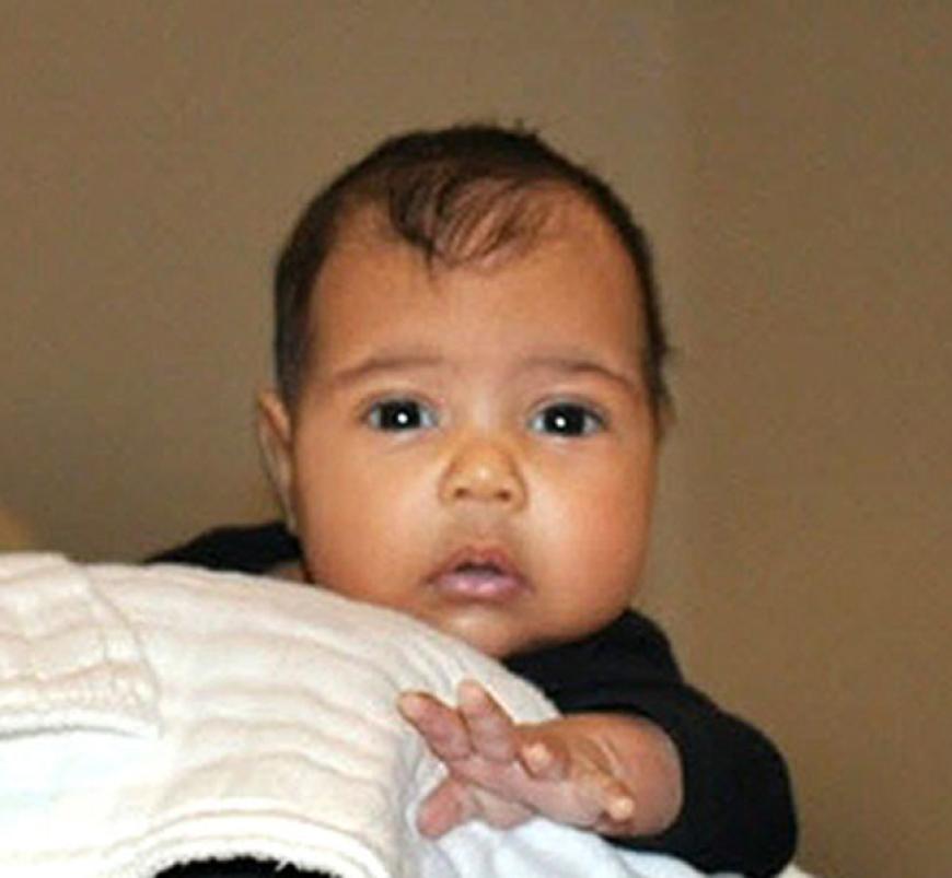Das erste Bild von der süßen North West wurde am 23. August in der Kris Jenner Show veröffentlicht