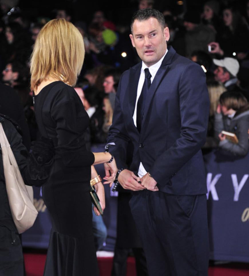 Bei der Bond-Premiere muss der Anzug perfekt sitzen. Designer Michael Michalsky hilft noch einmal nach