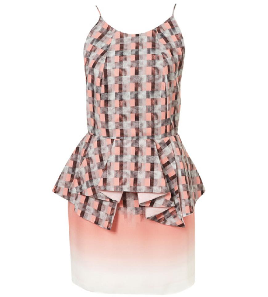 Grafik-Print und Dégradé-Effekt, dieses Kleid vereint gleich zwei Trends in einem und ist damit unser absolutes Must-have! Über topshop.com, ca. 210 Euro