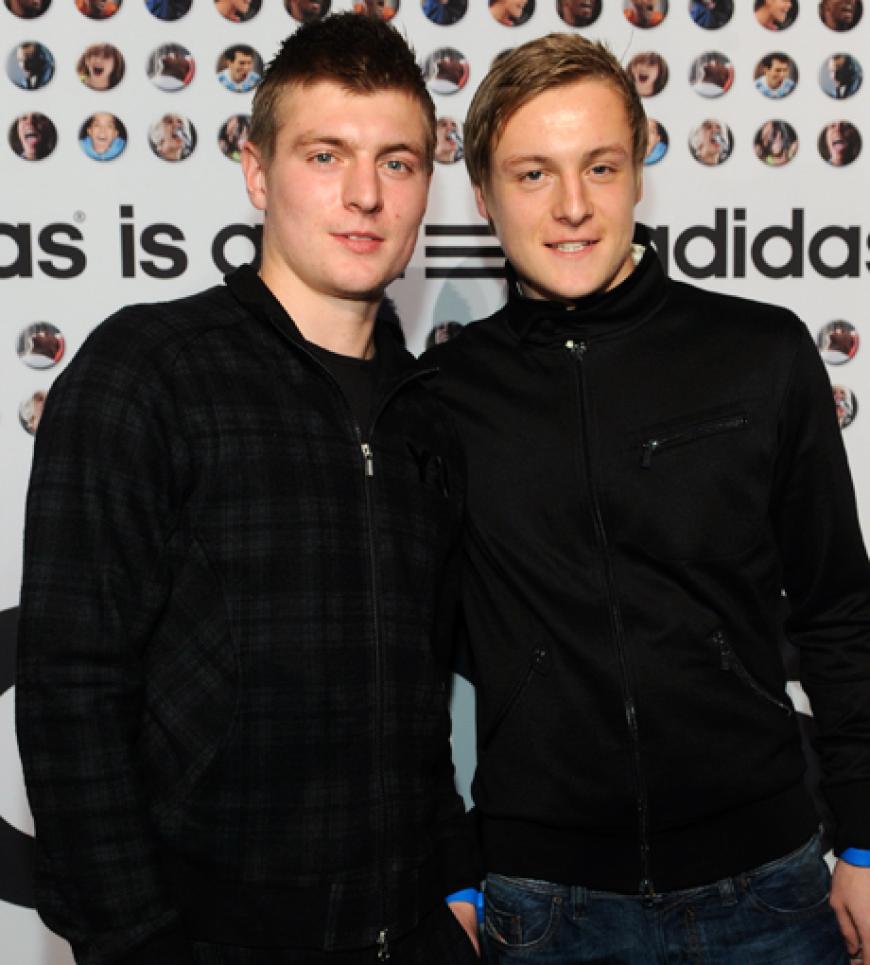 Fußballspieler und Brüder Toni Kroos vom FC BayernMünchen und Felix Kroos vom SV Werder Bremen