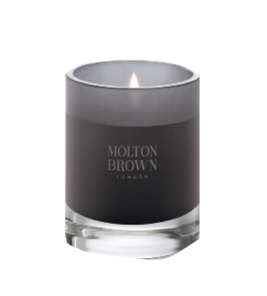Duftet nach Leder: „Firefly Embers“ von Molton Brown, ca. 49 Euro