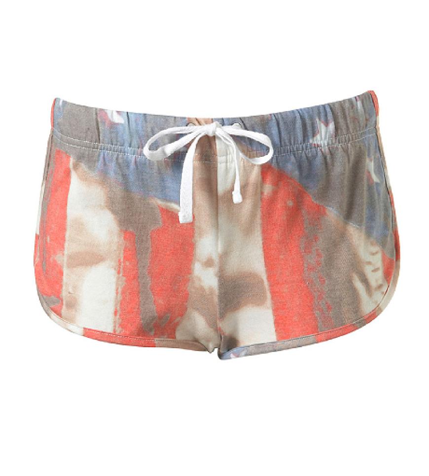 Bedruckte Denim-Shorts über topshop.com, ca. 10 Euro