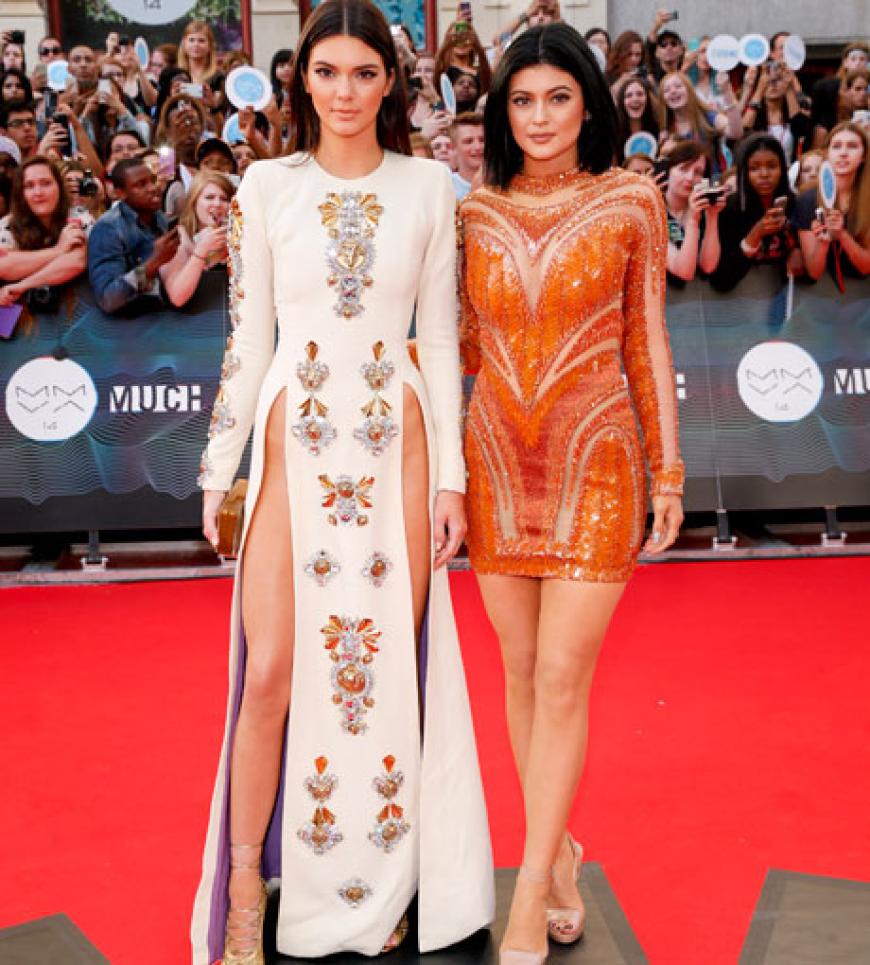 Die Kardashian-Sprösslinge Kendall und Kylie Jenner zeigen bei den