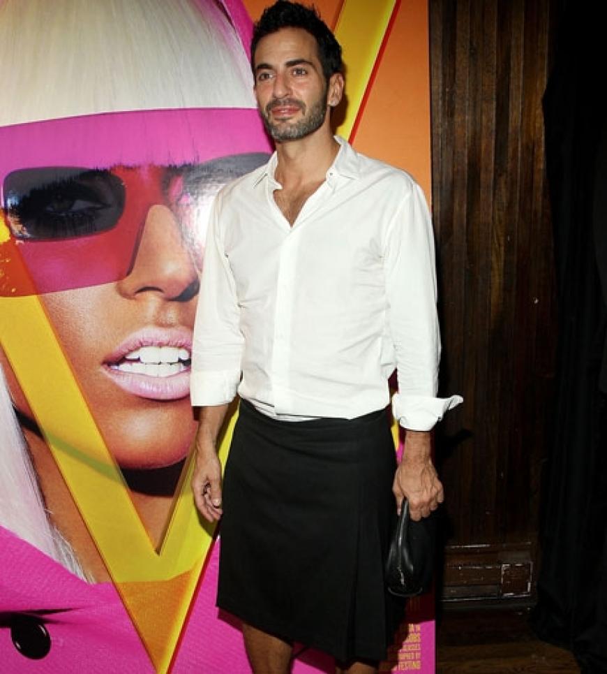 Typisch Marc Jacobs: Der Designer bevorzugt coole Schottenröcke. Er kanns tragen ...
