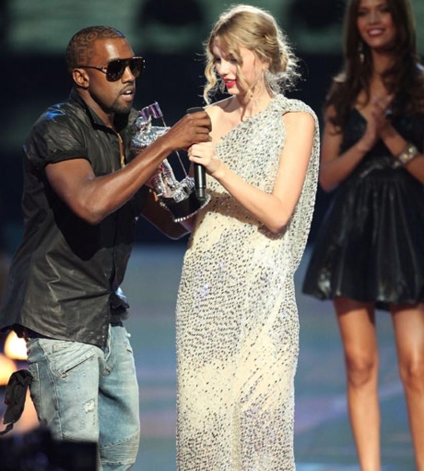 Der Eklat: Als Sängerin Taylor Swift den Preis für das beste Video erhielt, stürmte Kanye West die Bühne