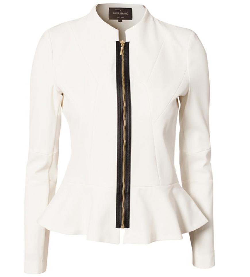 Sommerjäckchen mit Volants von River Island, erhältlich über nelly.de, ca. 70 Euro