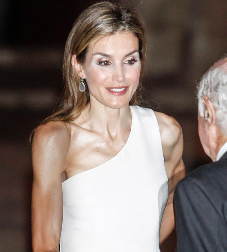 Knochige Schultern und Arme: Letizia von Spanien zeigte sich auf Mallorca extrem dünn
