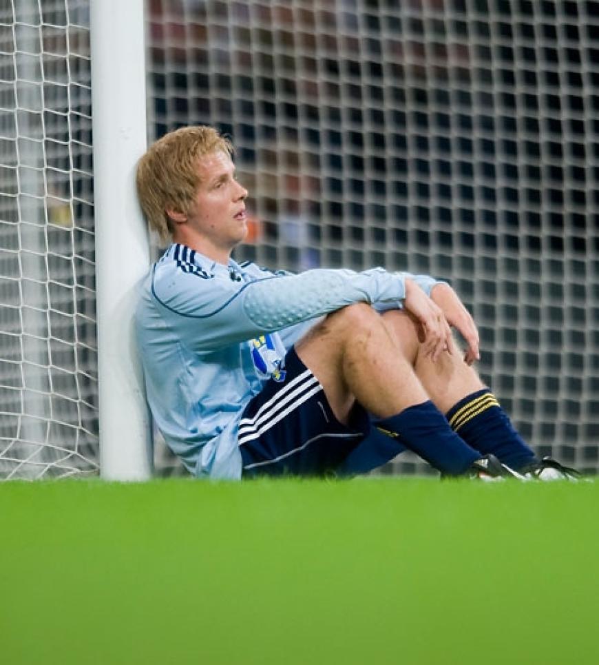 Olli Pocher sitzt im Tor - er konnte den Elfmeter von Hamit Altintop nicht stoppen