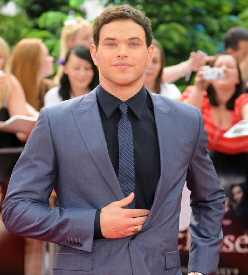 Kellan Lutz spielt sich als Vampir