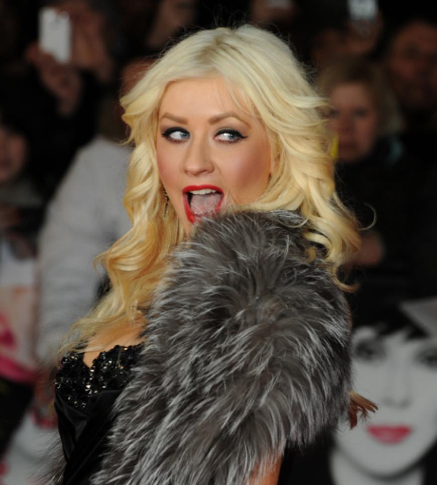 Auch in London wurde bereits gefeiert. An der Themse zeigten sich Christina Aguilera, Cher und Co. bestens gelaunt