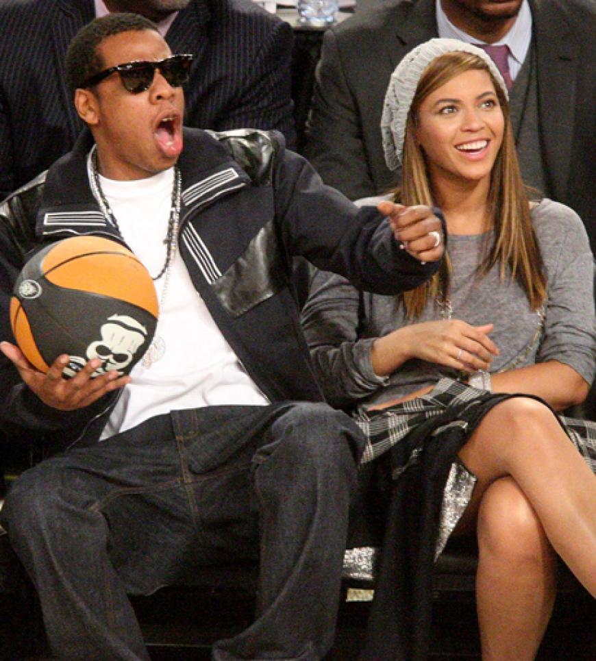 Gewohntes Bild: So häufig es geht, schauen sich Jay-Z und Beyoncé ein Basketballspiel an. Mit Baby wird es vielleicht etwas seltener ...