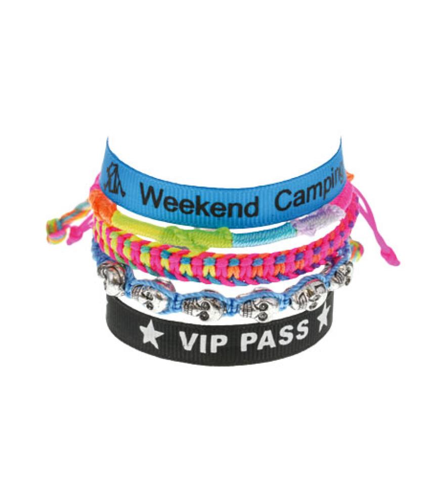XL-Armbandmit Totenkopf-Motiven von Claire’s, ca. 8 Euro