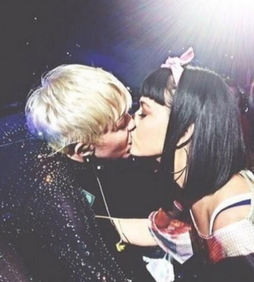 Katy kissed a Girl and she liked it: auf ihrer