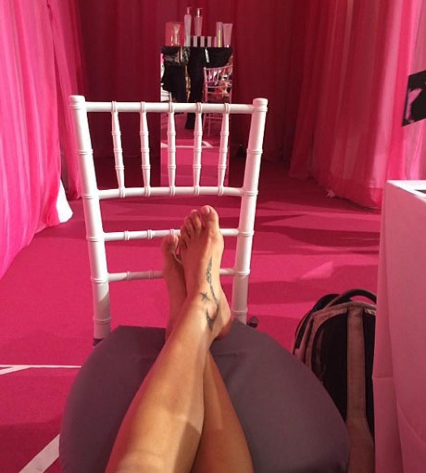 13. November 2013: Es sind noch wenige Stunden bis zur Show - Model Adriana Lima schiebt allerdings eine ruhige Kugel