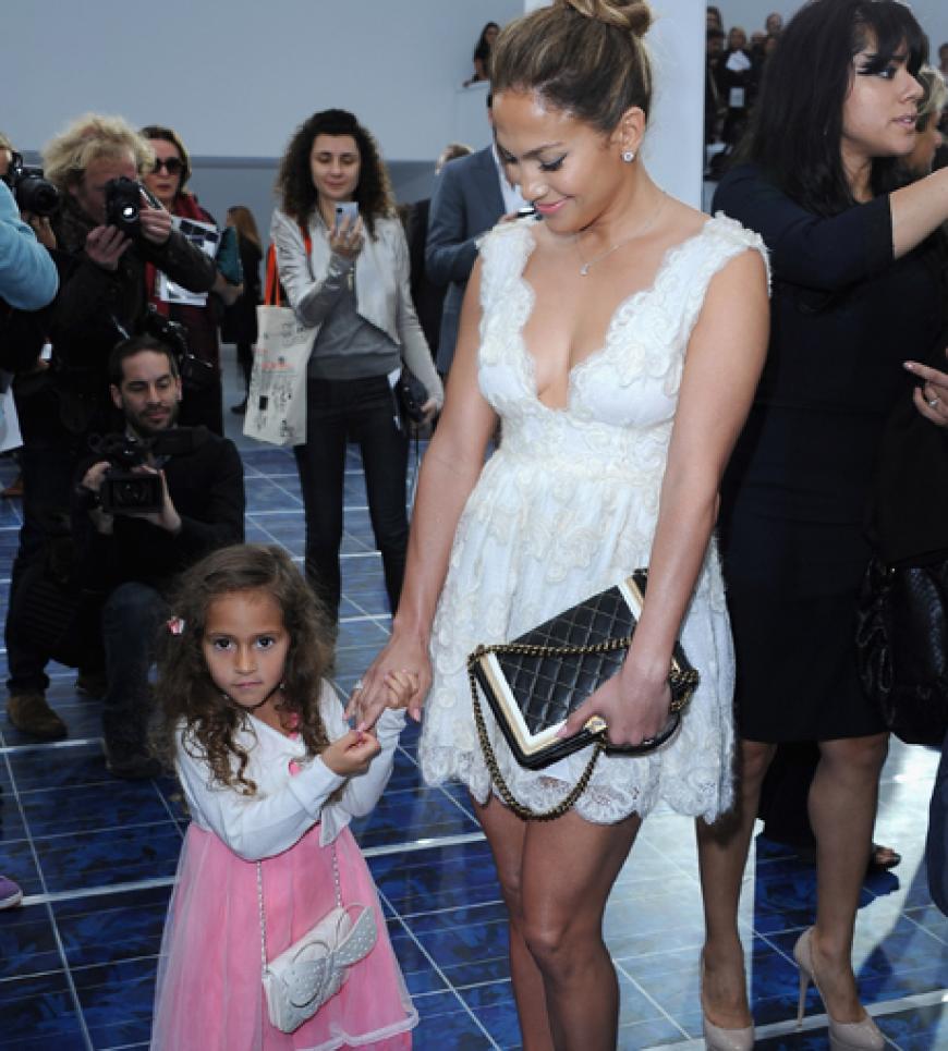 Die kleine Emme darf Mami auch schon mal mit zur Fashion Week nach Paris begleiten