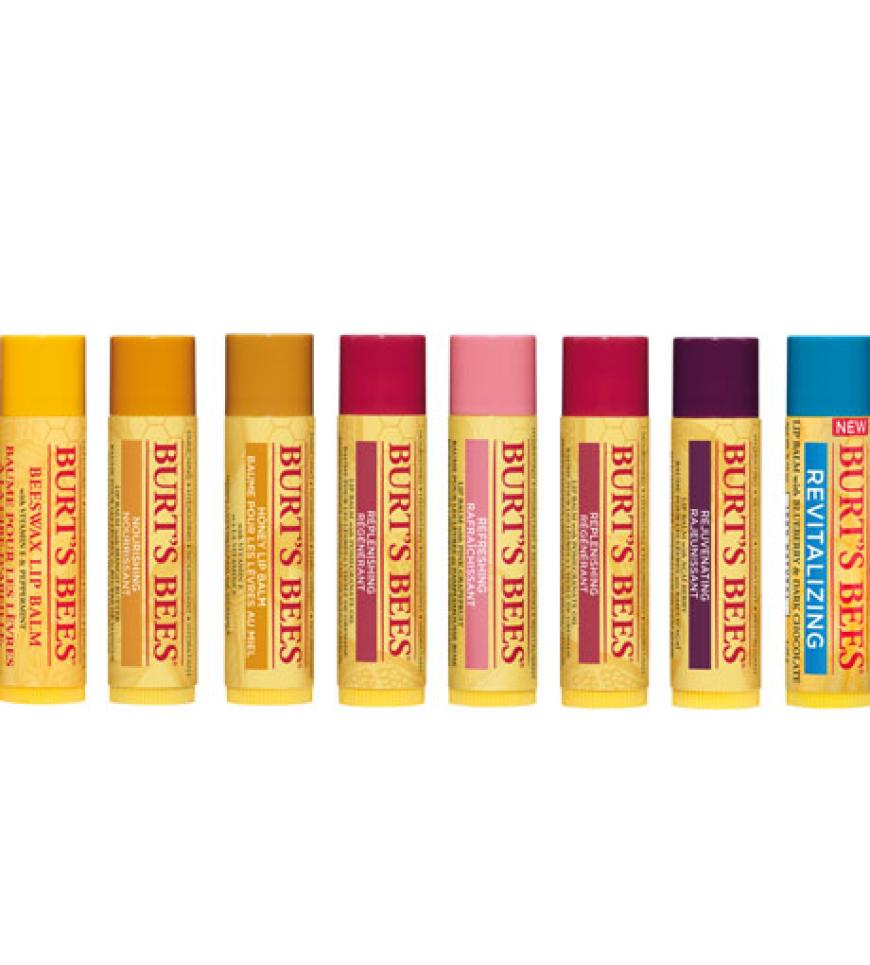 Was ist schöner als ein Kuss von Herzen? Ein Kuss mit zart gepflegten Lippen natürlich! Burts Bees schenkt diese Lippen mit dem Besten aus der Natur: mit pflegendem Bienenwachs, nährendem Mandelöl, antioxidativ wirkendem Granatapfel, reizlinderndem Honig oder feuchtigkeitsspendender Kokumbutter. Mhmhmmm!